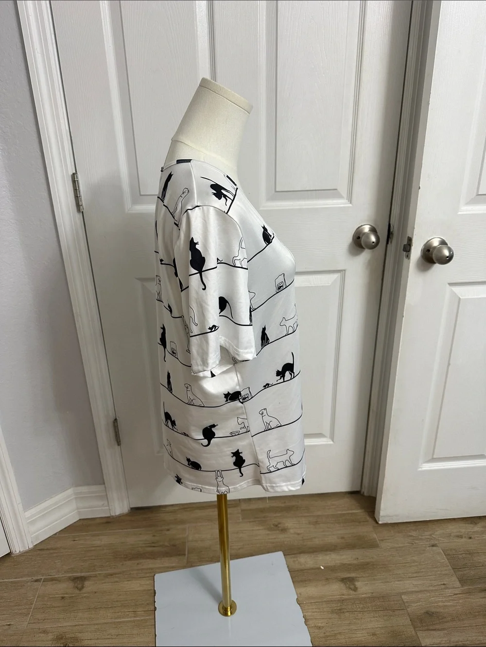 Cat Print V-Neck Tee - White with Black Cats